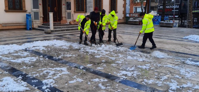A Takımı, Fevziye Camii’ni kardan temizledi