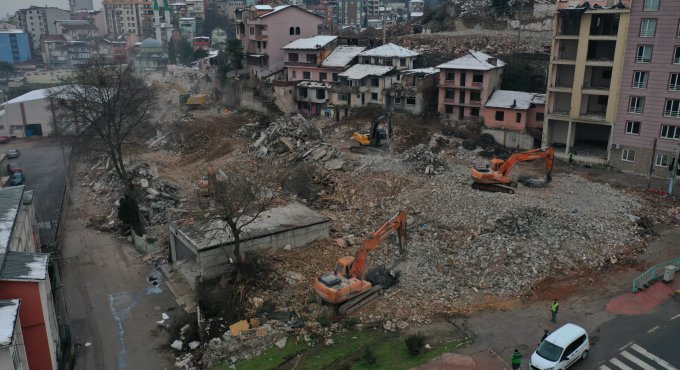 Cedit’te 373 bina yıkıldı, kira yardımı yapıldı