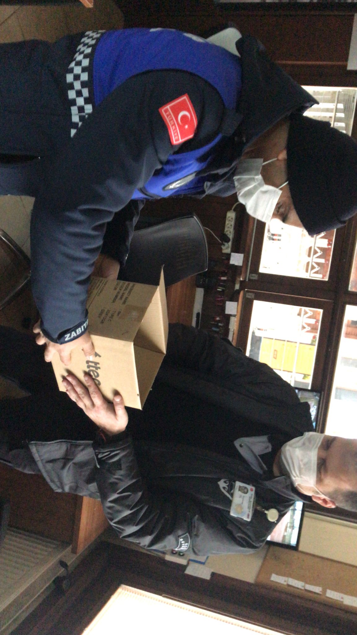 Zabıta’dan yaralı güvercine şefkat eli