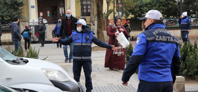 Büyükşehir okul yolunda görev başında