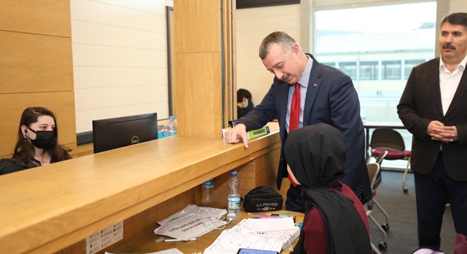 Akademisyen Başkandan, geleceğin akademisyenlerine özel ilgi