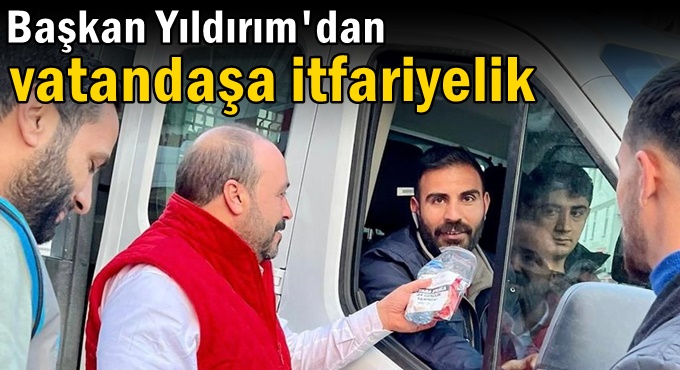 Dilovası’nda trafikte kalan vatandaşlara iftariyelik dağıtıldı