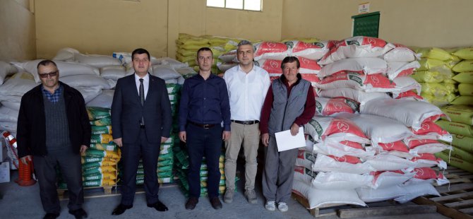 Büyükşehir, ayçiçeği üreticilerine gübre dağıtımına başladı