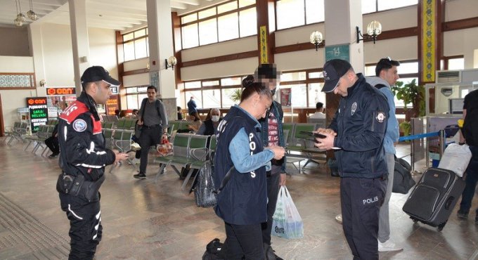 Huzur uygulamasında 9 kişi yakalandı