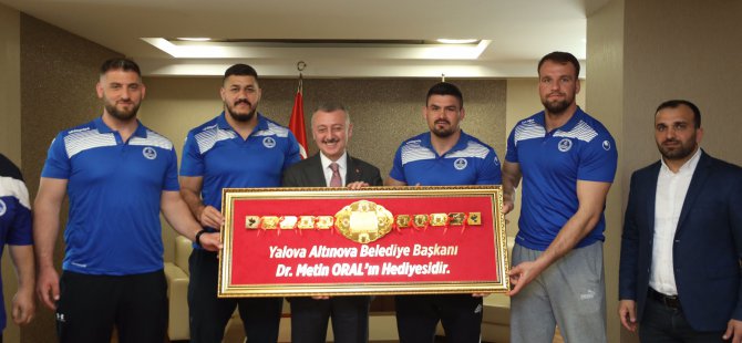 Başkan Büyükakın, pehlivanları ağırladı