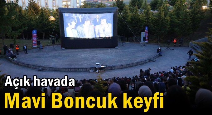 Açık havada Mavi Boncuk keyfi