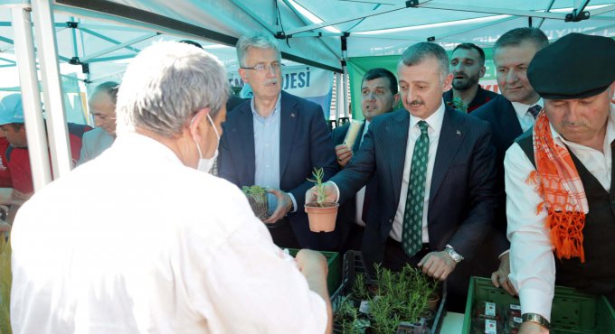 Kocaeli’de ‘’Çiftçi Şenliği’’ kortej yürüyüşüyle başladı