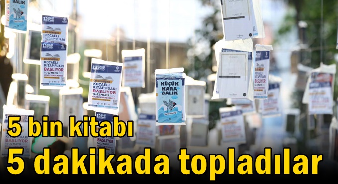 Cumhuriyet Bulvarında 5 bin kitabı 5 dakikada topladılar
