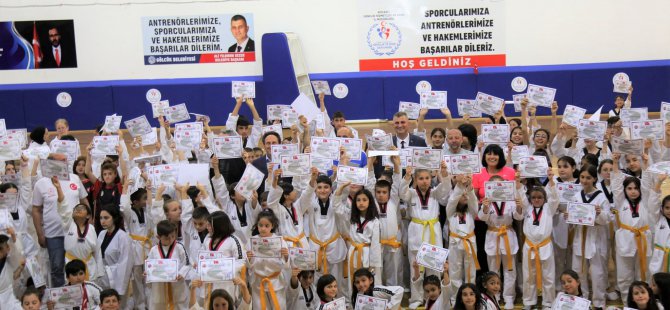 310 sporcu Taekwondo kuşak sınavını başarıyla tamamladı