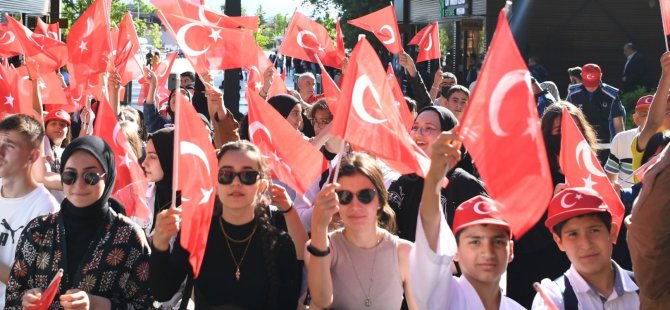 Kartepe'de 1919 adımlık bayraklı yürüyüş