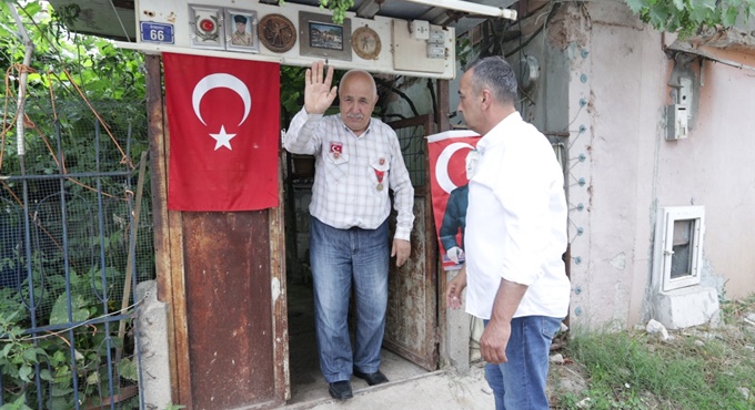 Büyükşehir, Remzi Amca’yı  evinden alarak mezarlığa götürdü