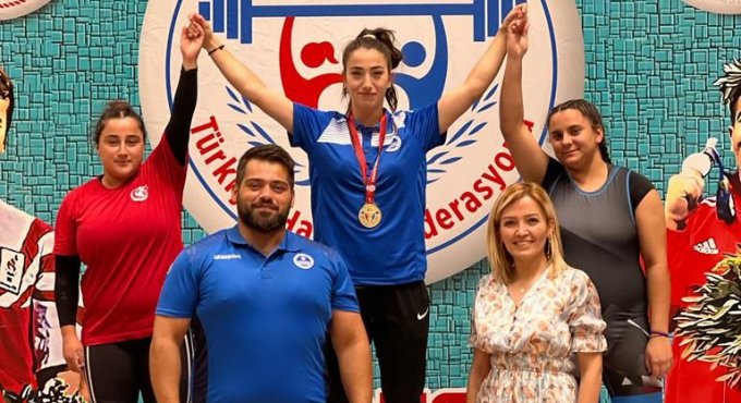 Halterciler, Türkiye Şampiyonasından madalyalarla döndü