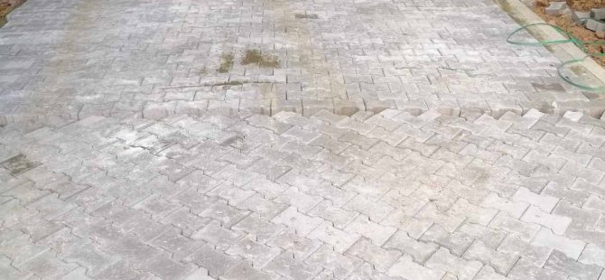 Gölcük sokaklarına Büyükşehir Belediyesi tarafından parke yol yapılıyor