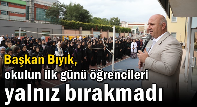 Başkan Bıyık, okulun ilk günü öğrencileri yalnız bırakmadı
