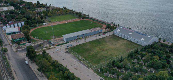 Körfez Alparslan Türkeş Spor Kompleksi’ne sentetik çim