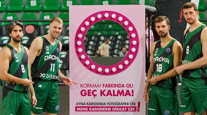 Meme Kanseri Farkındalığı İçin Pembe Ayna Parkede!