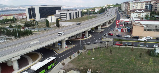 Gölcük Yüzbaşılar Köprülü kavşağı yan yollarında yol çizgileri çekildi