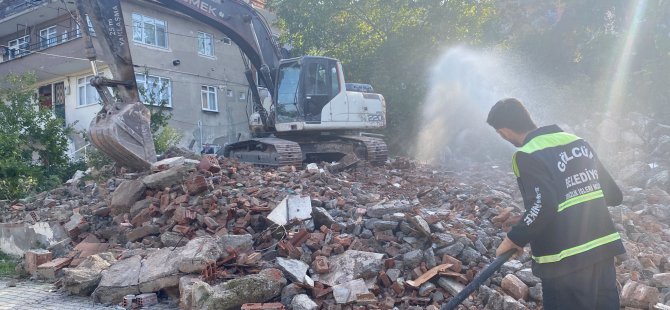 Gölcük'te yıkılan orta hasarlı ya da metruk bina sayısı 107 oldu