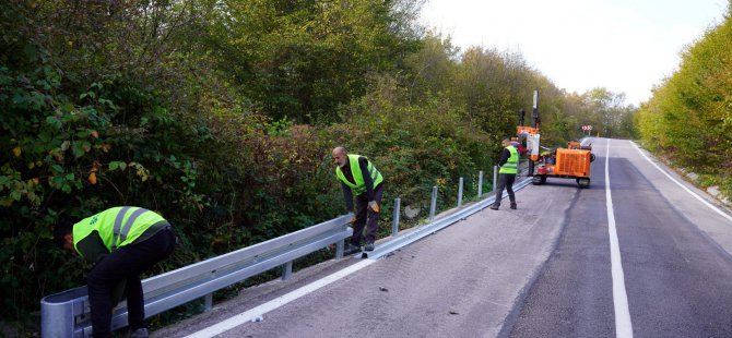 Hasar gören oto korkuluklar yenileniyor