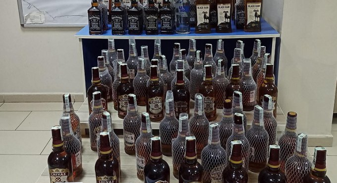 Kocaeli'de 91 şişe kaçak alkol ele geçirildi