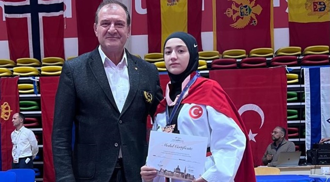 Kağıtsporlu Esila, Avrupa 3.’sü oldu