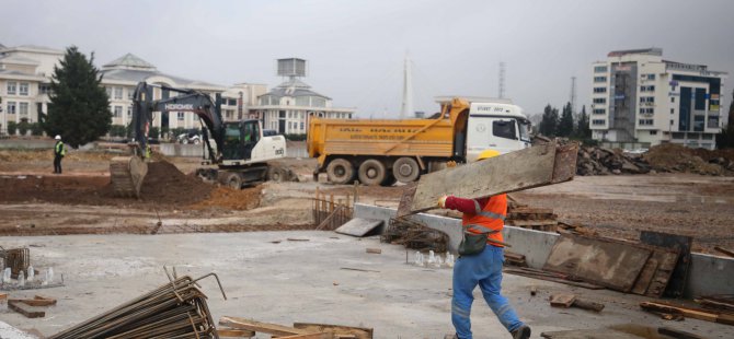 Milli İrade Meydanı’nda temel betonu döküldü