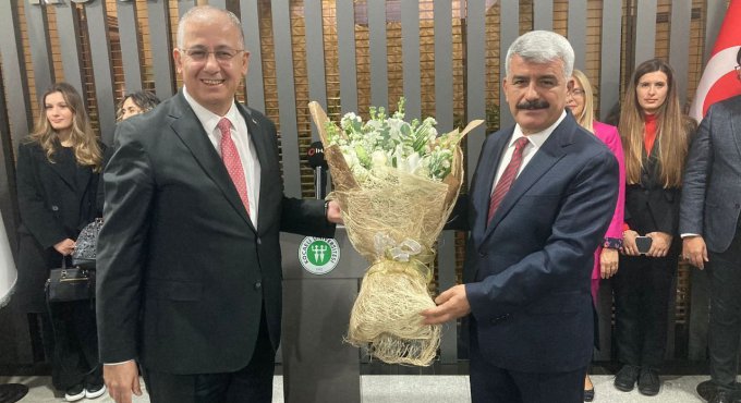 Kocaeli Üniversitesi'nde rektörlük devir teslimi yapıldı