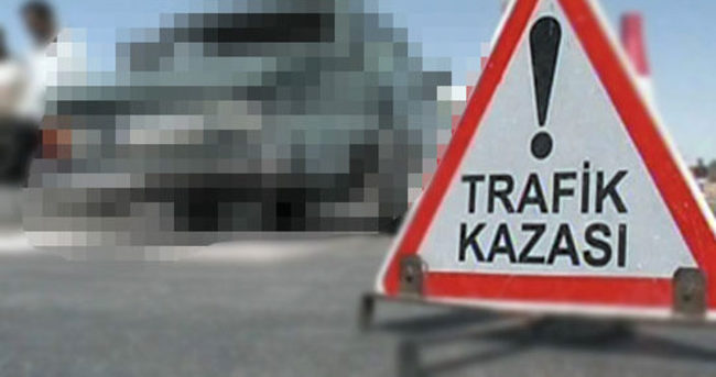 Kocaeli'de devrilen otomobildeki 3 kişi yaralandı