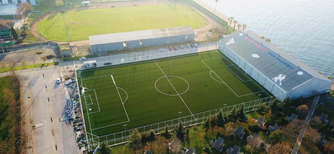 Alparslan Türkeş Spor Kompleksi’nin sahası yenilendi