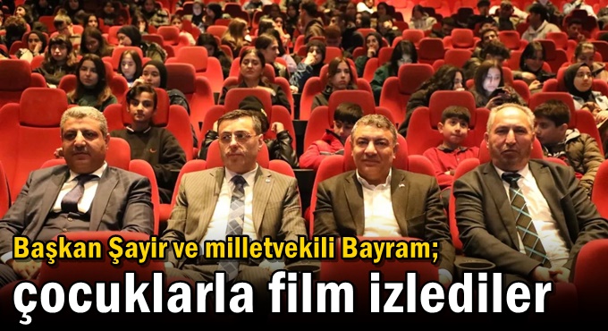 Başkan Şayir ve milletvekili Bayram; çocuklarla film izlediler