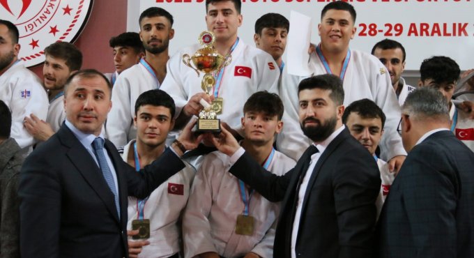 Kağıtspor, judoda süper lige yükseldi