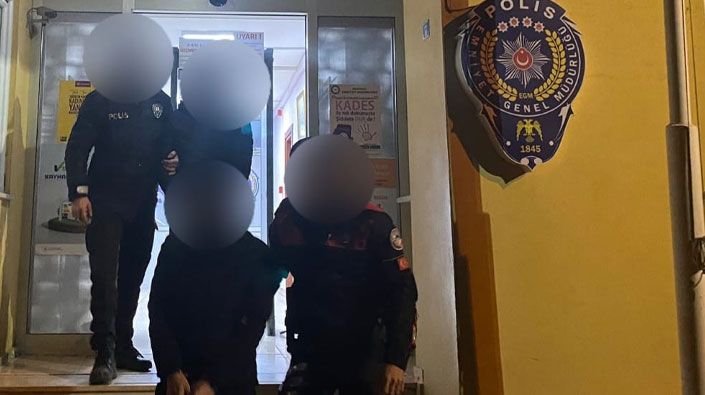 Çaldıkları eşyaları taşırken polise yakalandılar!