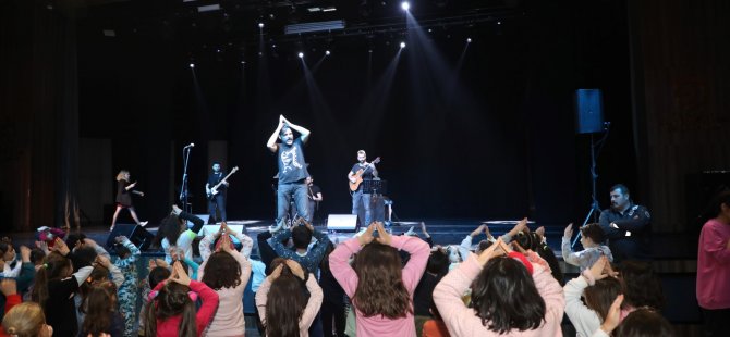 Çocuklar ara tatilde Onur Erol şarkılarıyla eğlendi