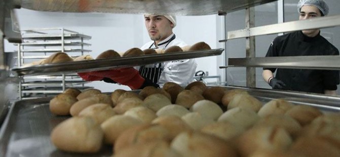 Kocaeli’de lise öğrencileri depremzedeler için ekmek üretiyor!