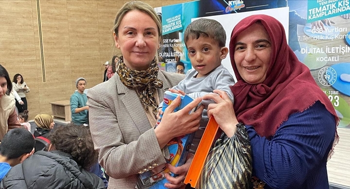 Zeybek’ten, ‘Depremzedeleri işe almayın” çağrısı yapan Zeytinoğlu’na tepki