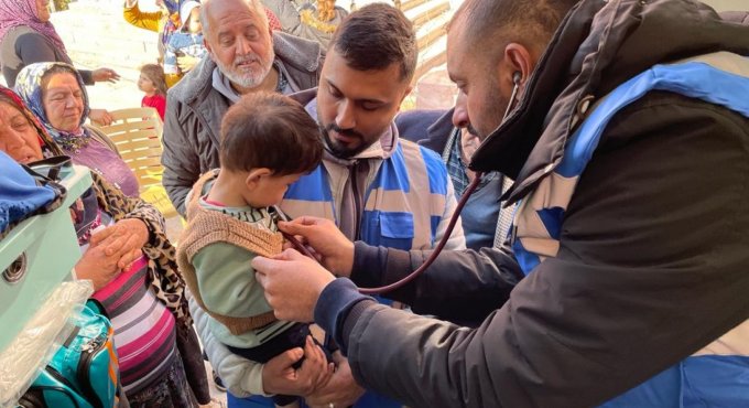 Büyükşehir’den Hatay’da gönüllü doktorlarla sağlık hizmeti