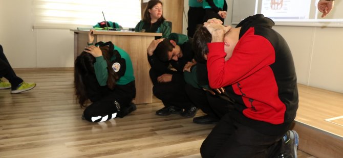 Özel öğrencilere deprem eğitimi