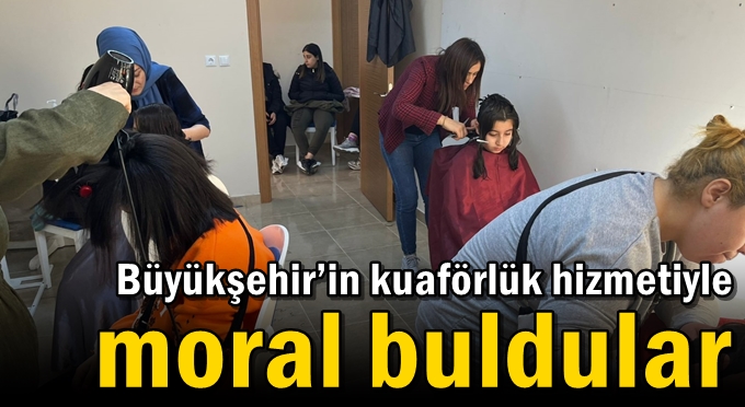 Büyükşehir’in kuaförlük hizmetiyle moral buldular
