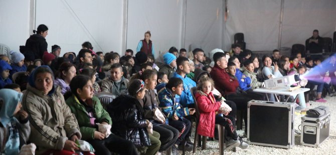 Kocaeli Şehir Tiyatroları’ndan depremzede çocuklara çizgi film gösterimi