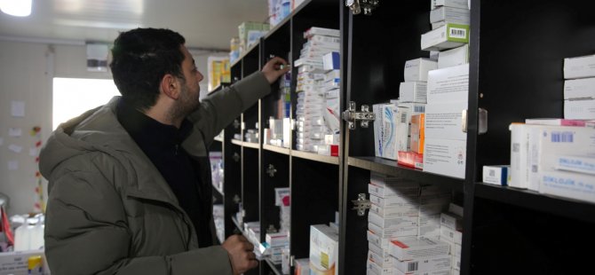 Defne’deki çadır kentte sahra eczanesi