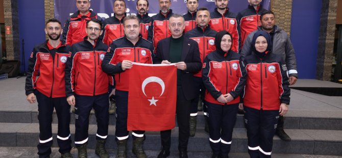 Başkan Büyükakın, arama-kurtarma ekipleriyle iftarda buluştu