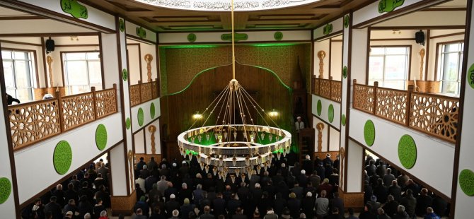 Büyükşehir’in katkılarıyla tamamlanan Kartepe İstasyon Camii ibadete açıldı