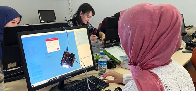99 robotik eğitmene kodlama eğitimi