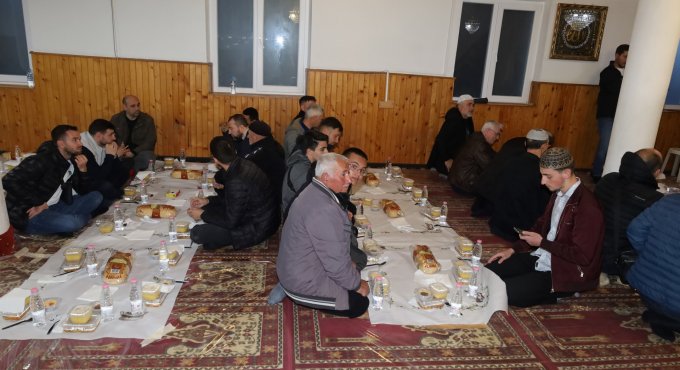 Büyükşehir, Balkanlarda 2 bin kişiye iftar verdi
