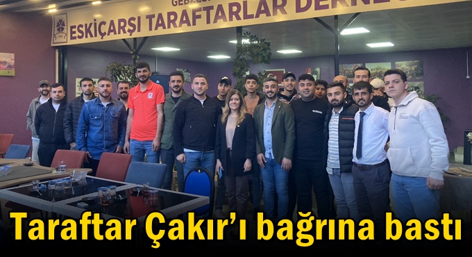 Taraftar Çakır’ı bağrına bastı