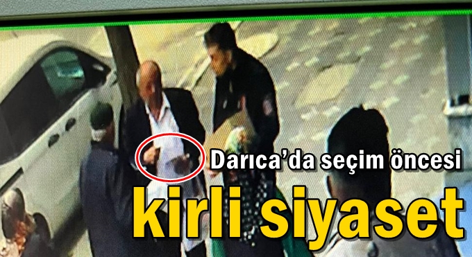 CHP'li meclis üyeleri gizli basılan broşürleri dağıtınca tepki gördü!