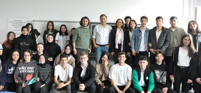 Tiyatronun eğitimdeki yerini anlattı