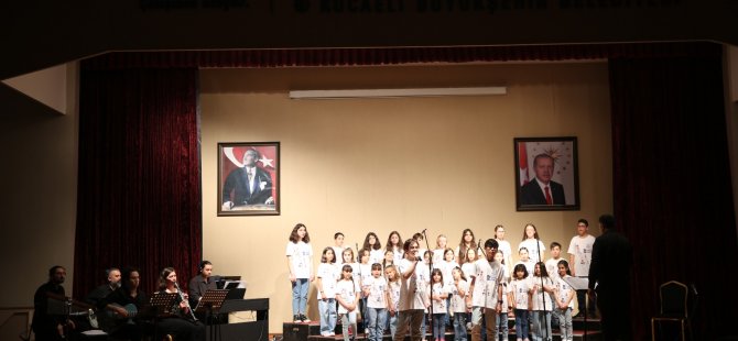 Büyükşehir’in Çocuk Korosu, şarkılarıyla geçmişe götürdü