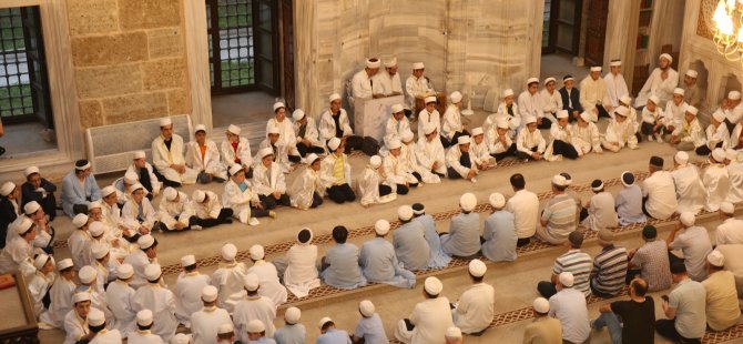 15 Temmuz şehitleri için sabah namazında buluştular