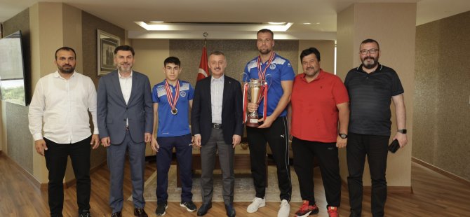 Başkan Büyükakın pehlivanları ağırladı